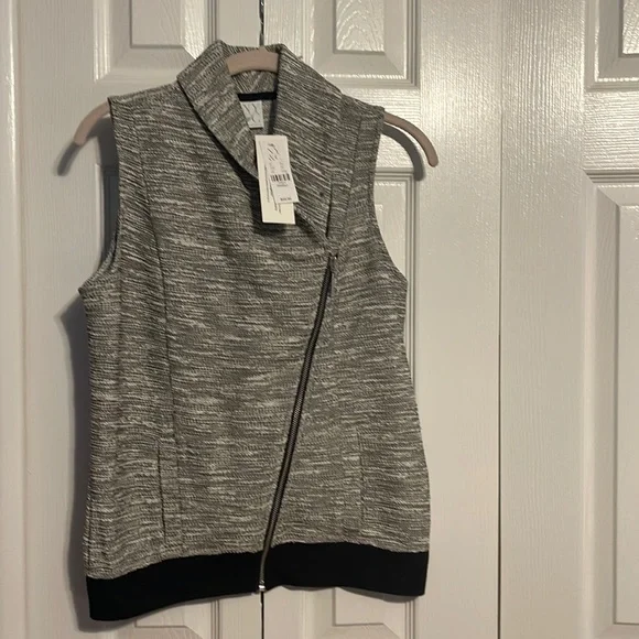 NWT New York & Company asymmetrical zipper sleeveless sweater vest size XS - Picture 2 of 9